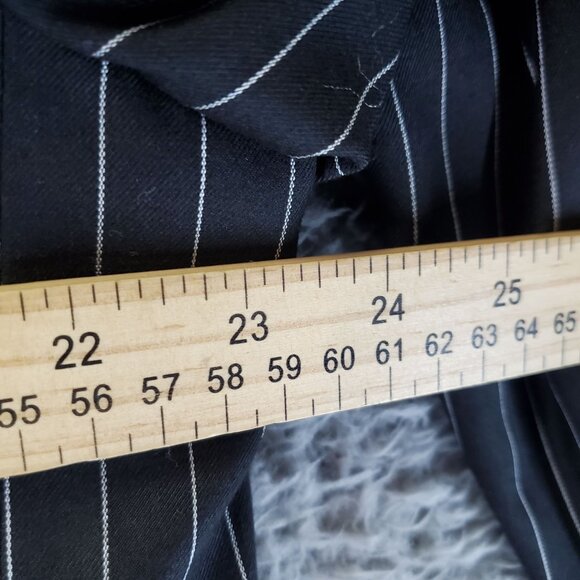 Vinci Suit Mens 46S 40x28 Black Pinstripe Two Piece Polyester Blend Suit *Read* - Picture 9 of 16